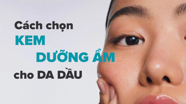 alt: Hình ảnh chai kem dưỡng ẩm đặt trên nền trắng, xung quanh là lá cây xanh tươi mát, thể hiện sự dịu nhẹ và tự nhiên của sản phẩm.