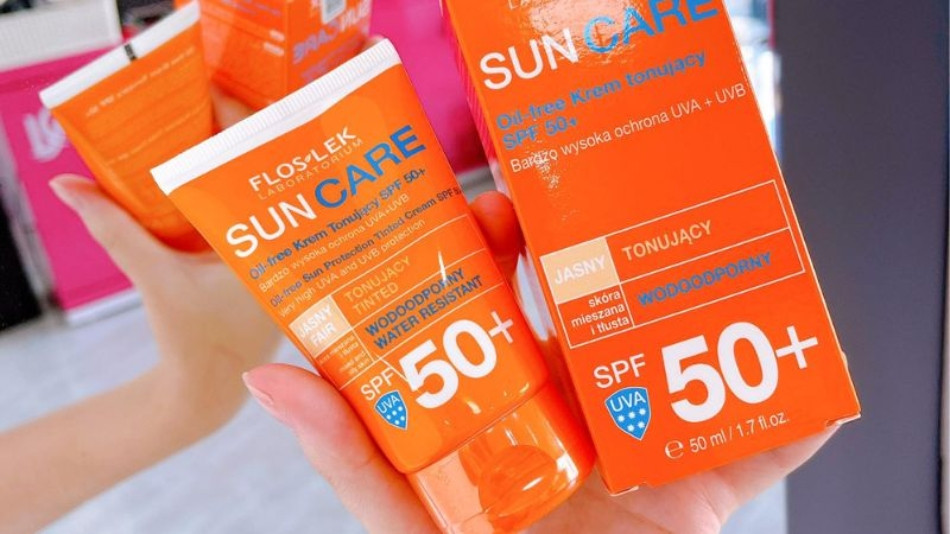 Kem chống nắng  Floslek Oil Free Sun Protection Tinted Cream SPF 50+ nâng tone tự nhiên