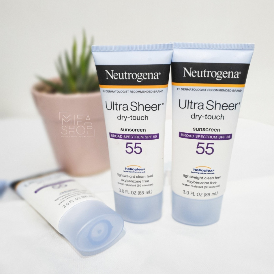 Kem chống nắng Neutrogena Ultra Sheer Dry Touch cho da thường được đánh giá cao