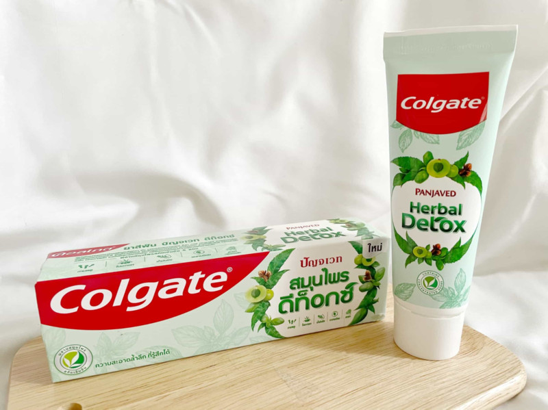 Kem đánh răng Colgate Herbal Detox dùng cho bà bầu