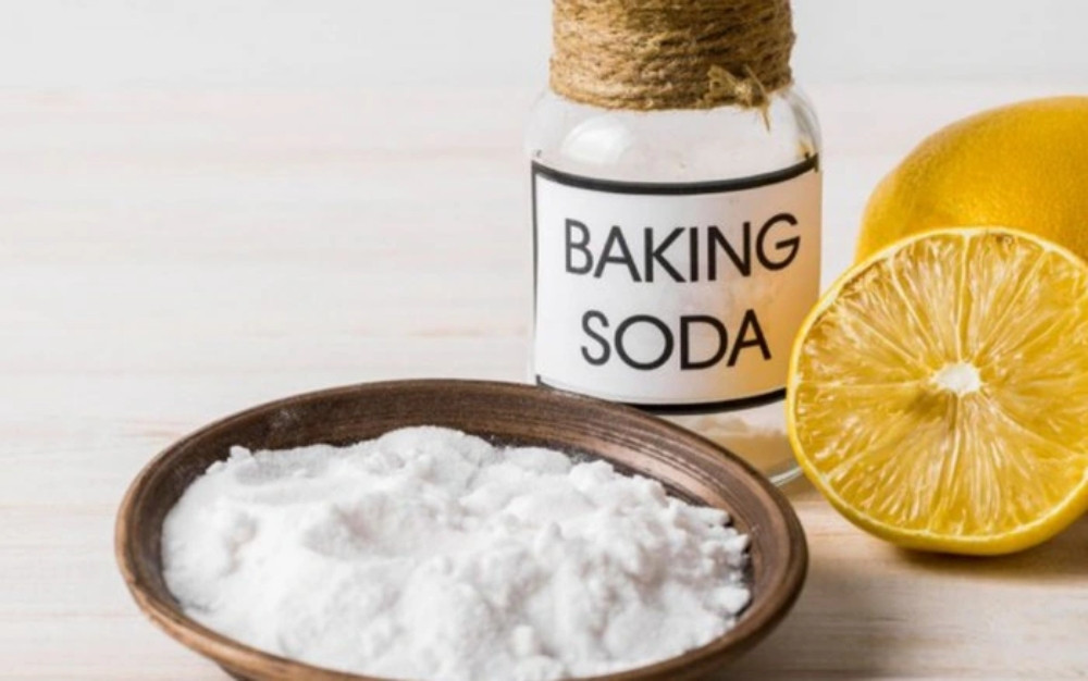 Làm trắng đầu gối với baking soda và chanh