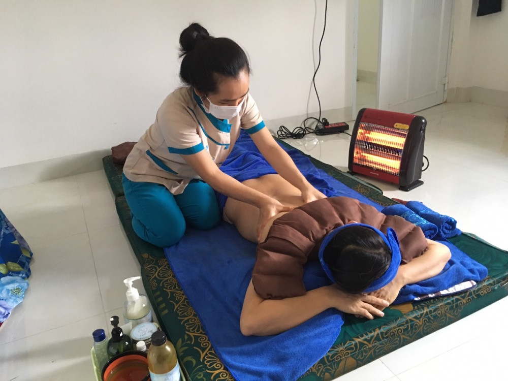 Massage da mặt và cơ thể giúp tăng cường sức khỏe làn da