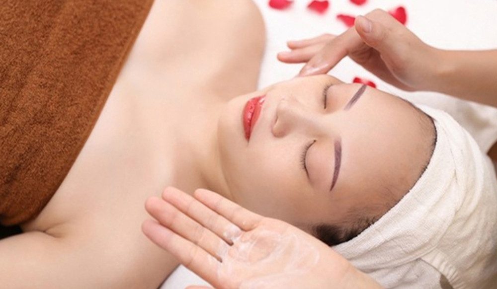 Massage mặt cho làn da hồng hào