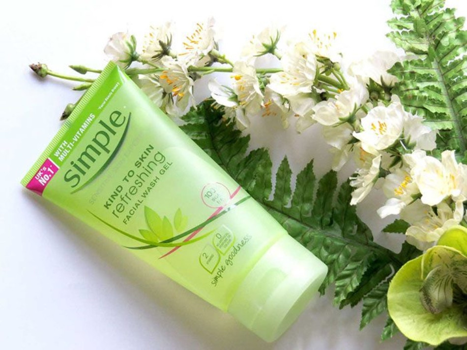 Sữa rửa mặt cho da nhạy cảm Simple Kind To Kind Refreshing Facial Wash Gel