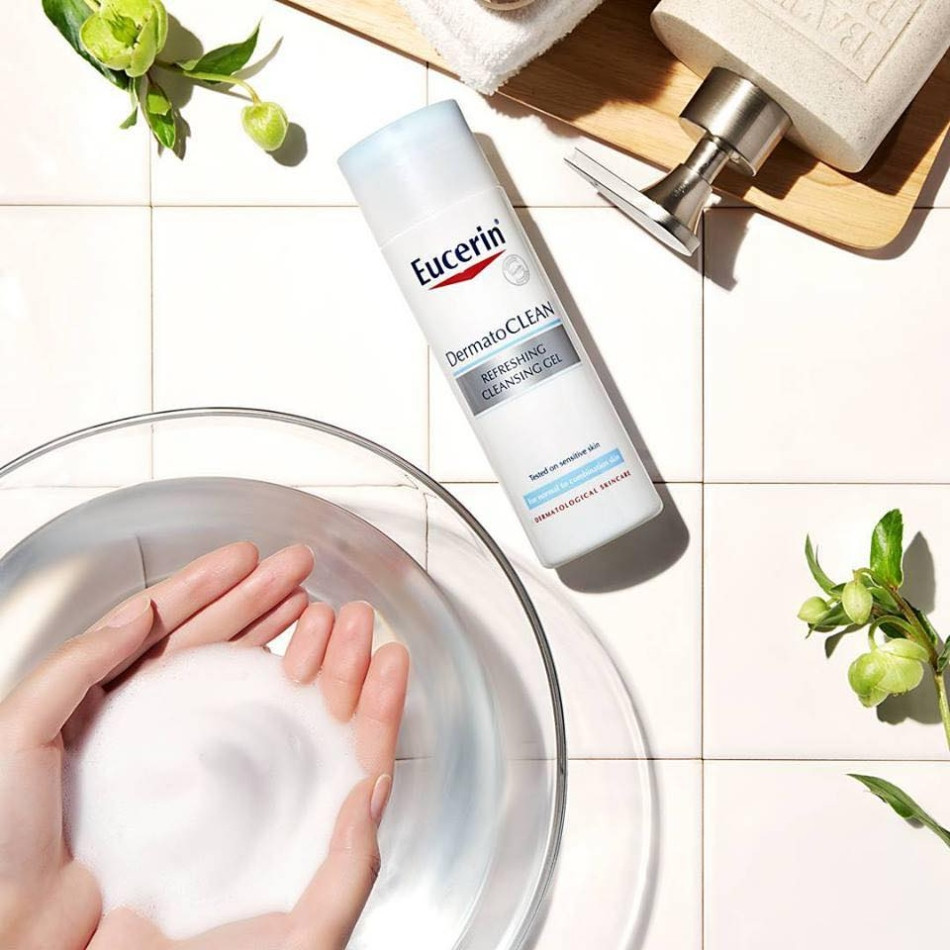 Sữa rửa mặt Eucerin Dermatoclean Refreshing