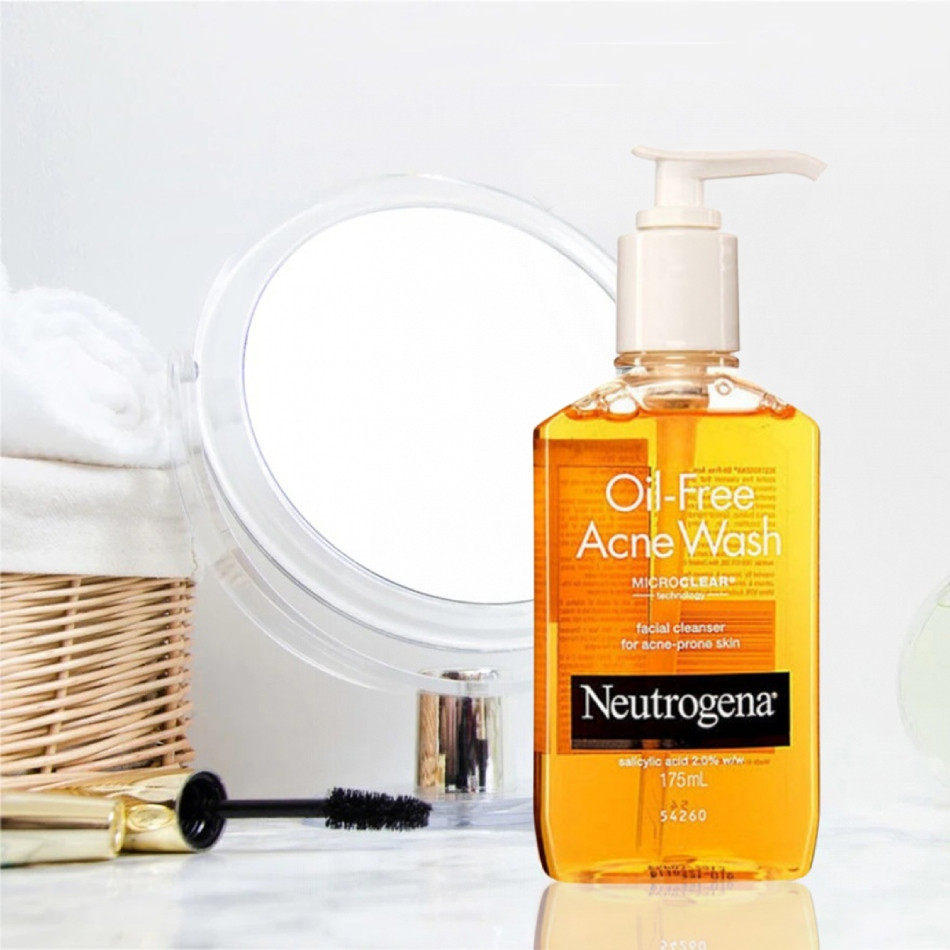 Sữa Rửa Mặt Neutrogena Oil Free Acne Wash