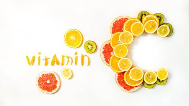 VITAMIN C – VŨ KHÍ KHÔNG THỂ THIẾU TRONG CÔNG CUỘC CHỐNG LÃO HOÁ DA.